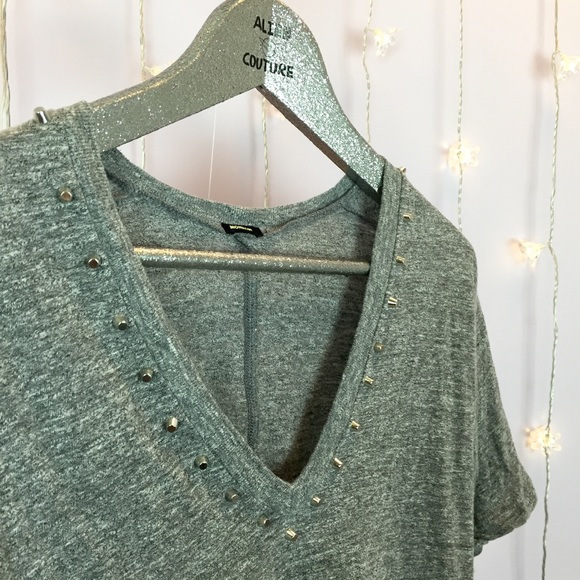 NWOT Monrow Studded Oversized V Neck Tee - Picture 5 of 8